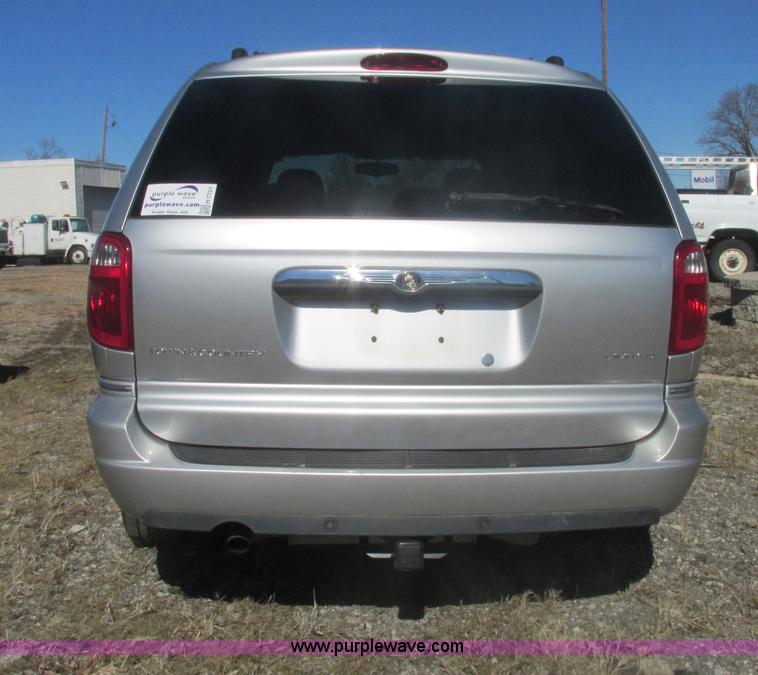 image for item H7721 2005 Chrysler Town & Country Limited van