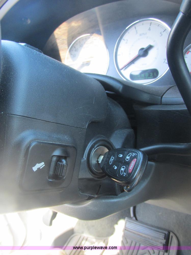 image for item H7721 2005 Chrysler Town & Country Limited van