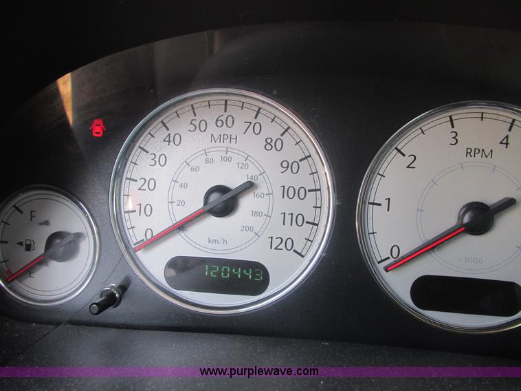 image for item H7721 2005 Chrysler Town & Country Limited van