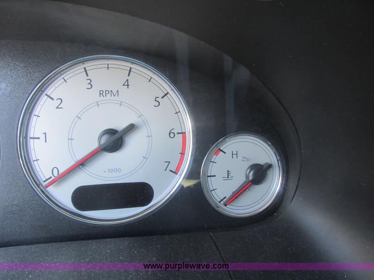 image for item H7721 2005 Chrysler Town & Country Limited van