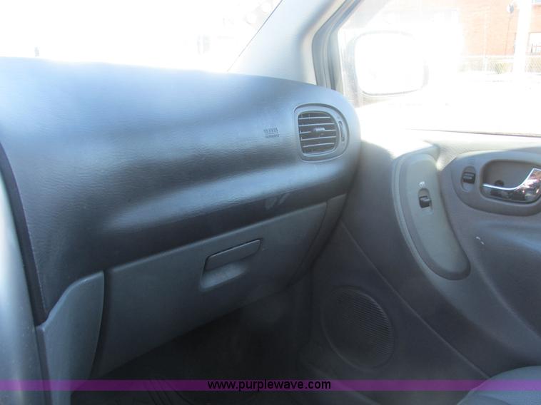 image for item H7721 2005 Chrysler Town & Country Limited van