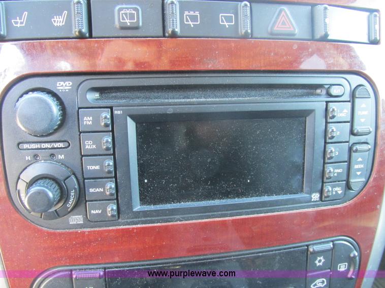 image for item H7721 2005 Chrysler Town & Country Limited van