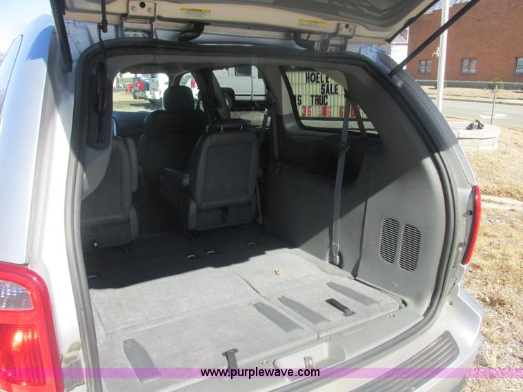 image for item H7721 2005 Chrysler Town & Country Limited van