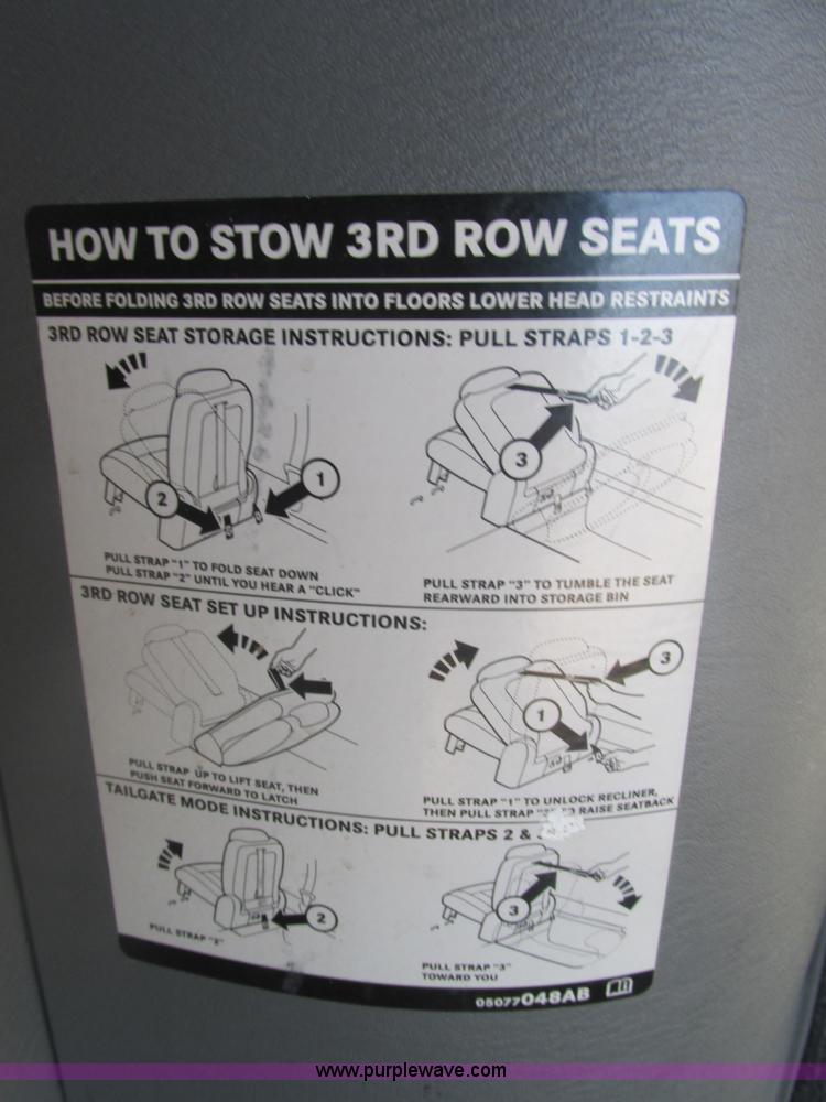 image for item H7721 2005 Chrysler Town & Country Limited van