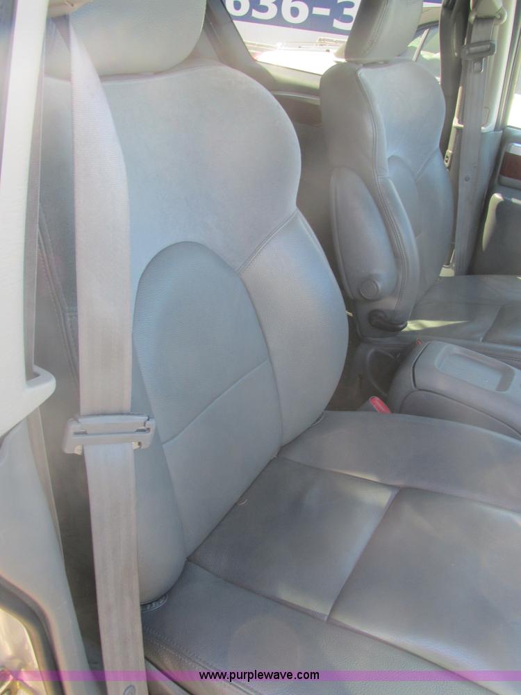 image for item H7721 2005 Chrysler Town & Country Limited van