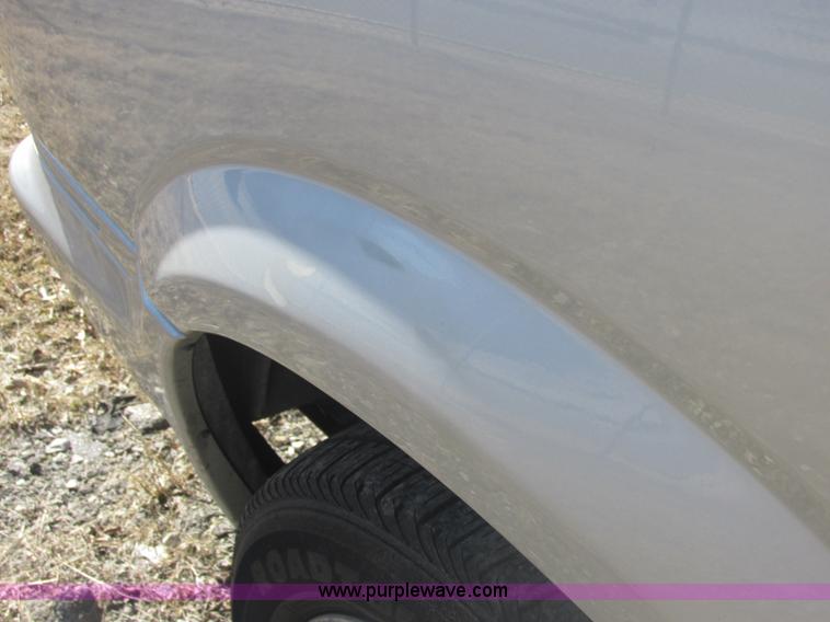 image for item H7721 2005 Chrysler Town & Country Limited van