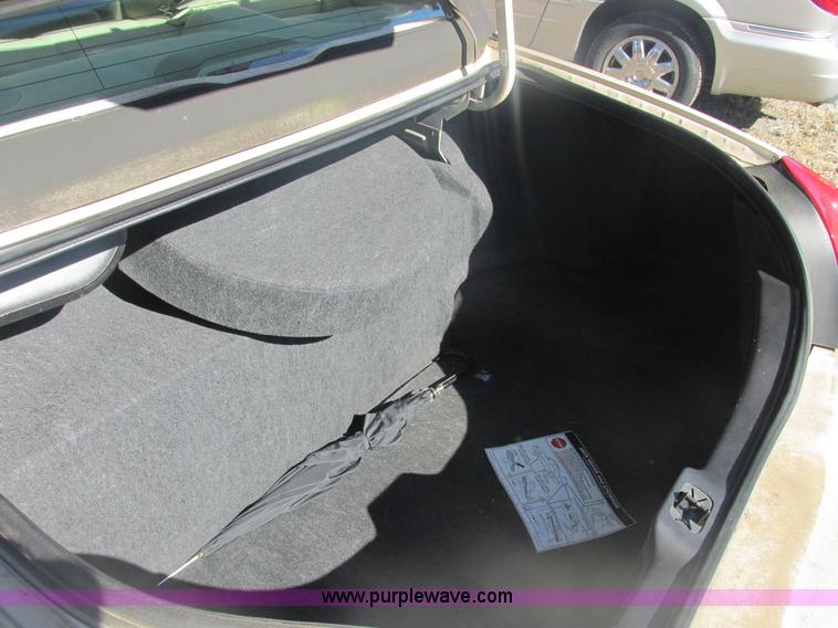 image for item H7722 2000 Lincoln Town Car Cartier