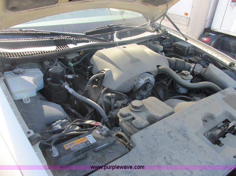 image for item H7722 2000 Lincoln Town Car Cartier