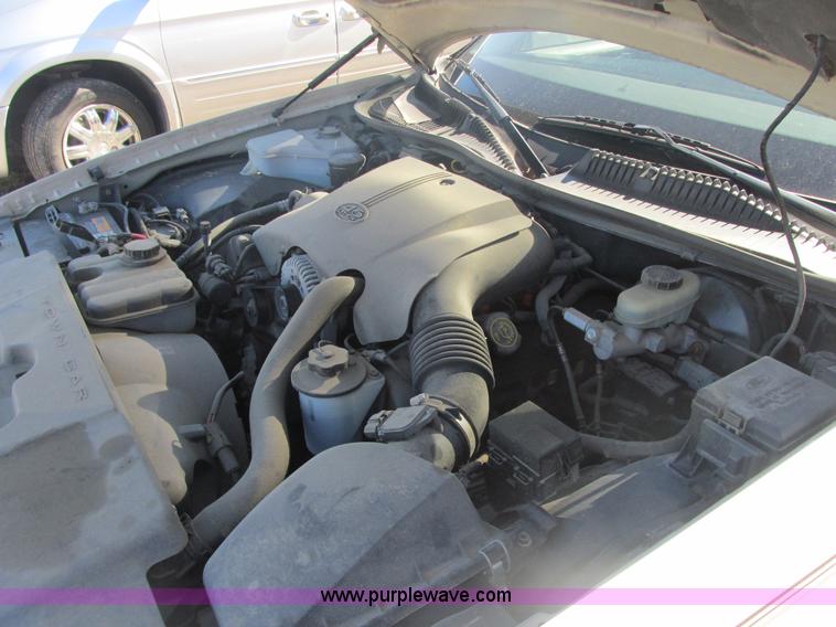 image for item H7722 2000 Lincoln Town Car Cartier