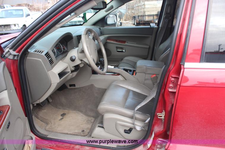 image for item H7857 2005 Jeep Grand Cherokee Limited SUV