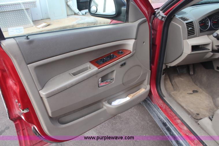 image for item H7857 2005 Jeep Grand Cherokee Limited SUV