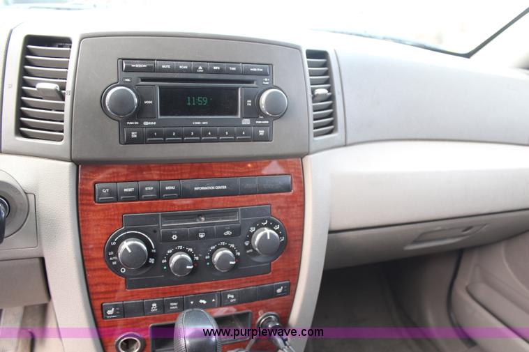 image for item H7857 2005 Jeep Grand Cherokee Limited SUV