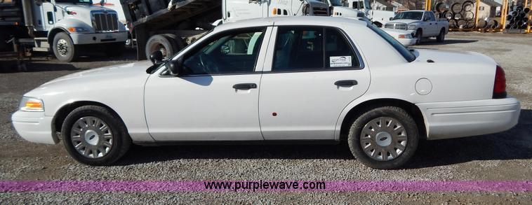 image for item I1178 2003 Ford Crown Victoria Police Interceptor