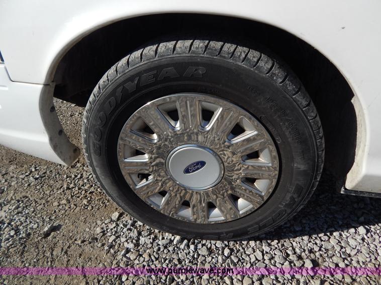 image for item I1178 2003 Ford Crown Victoria Police Interceptor