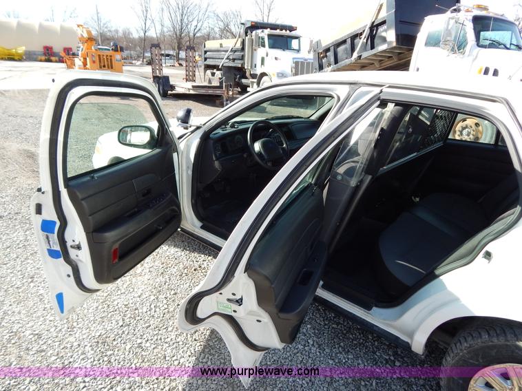 image for item I1178 2003 Ford Crown Victoria Police Interceptor