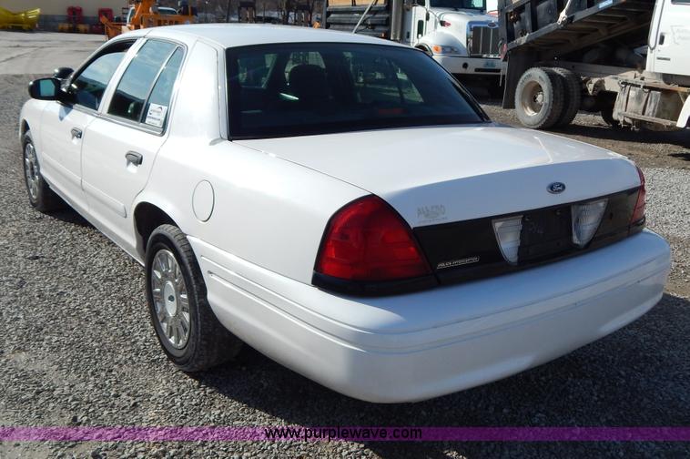 image for item I1179 2003 Ford Crown Victoria Police Interceptor