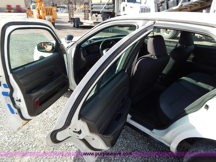 image for item I1179 2003 Ford Crown Victoria Police Interceptor