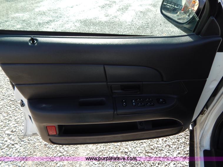 image for item I1179 2003 Ford Crown Victoria Police Interceptor
