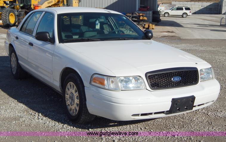 image for item I1180 2005 Ford Crown Victoria Police Interceptor