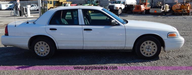 image for item I1180 2005 Ford Crown Victoria Police Interceptor
