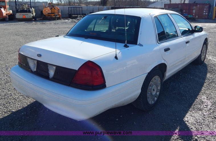 image for item I1180 2005 Ford Crown Victoria Police Interceptor