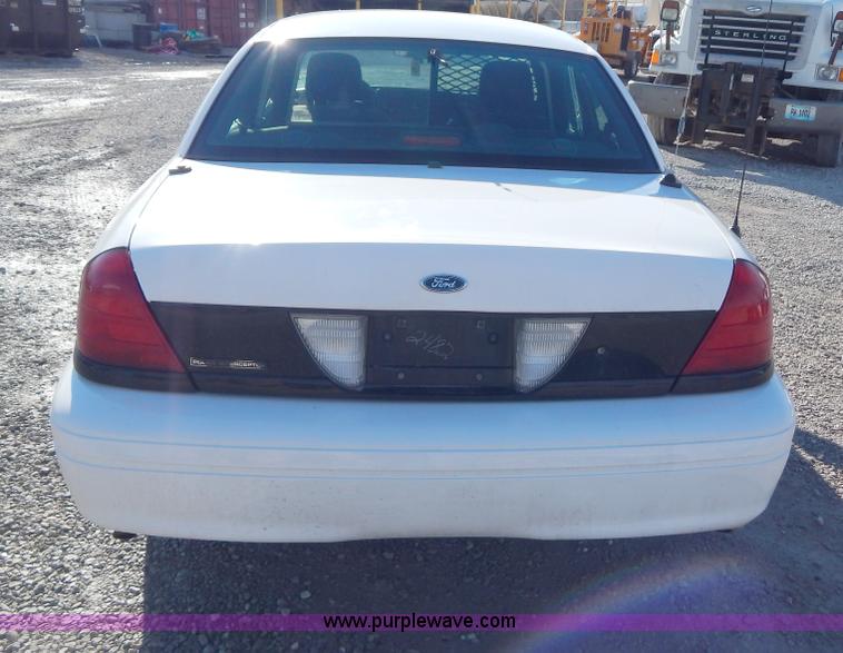 image for item I1180 2005 Ford Crown Victoria Police Interceptor