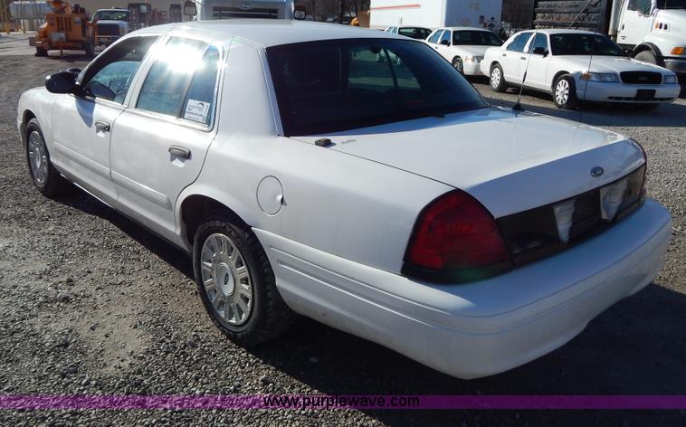 image for item I1180 2005 Ford Crown Victoria Police Interceptor