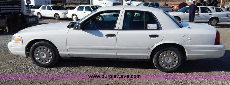 image for item I1180 2005 Ford Crown Victoria Police Interceptor