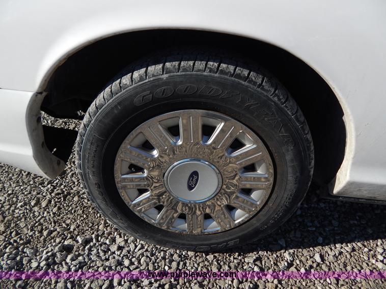 image for item I1180 2005 Ford Crown Victoria Police Interceptor