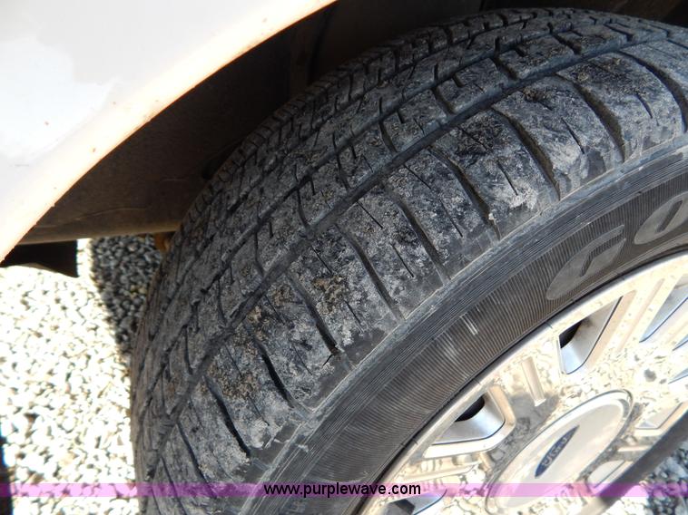 image for item I1180 2005 Ford Crown Victoria Police Interceptor