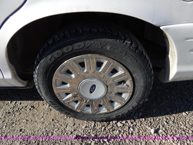 image for item I1180 2005 Ford Crown Victoria Police Interceptor