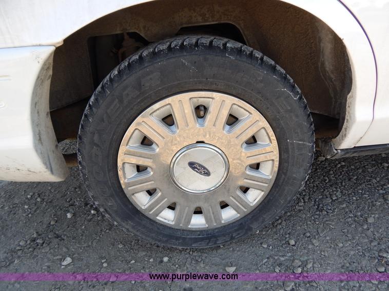 image for item I1180 2005 Ford Crown Victoria Police Interceptor