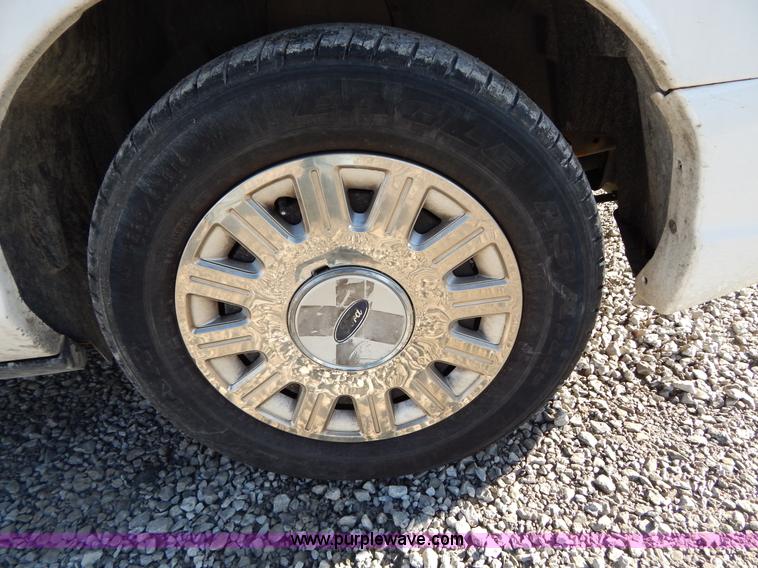 image for item I1180 2005 Ford Crown Victoria Police Interceptor