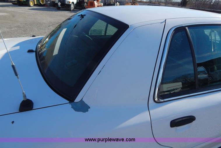 image for item I1180 2005 Ford Crown Victoria Police Interceptor