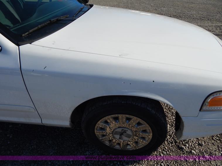 image for item I1180 2005 Ford Crown Victoria Police Interceptor