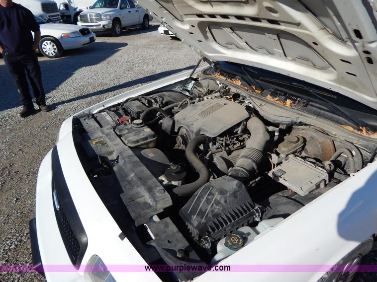 image for item I1180 2005 Ford Crown Victoria Police Interceptor