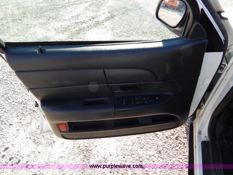 image for item I1180 2005 Ford Crown Victoria Police Interceptor