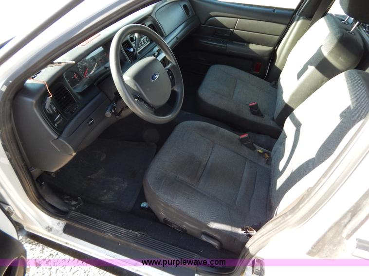 image for item I1180 2005 Ford Crown Victoria Police Interceptor
