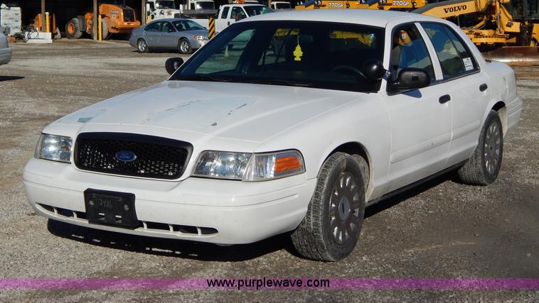 image for item I1181 2005 Ford Crown Victoria Police Interceptor