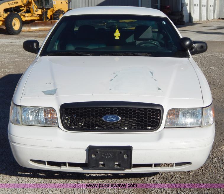 image for item I1181 2005 Ford Crown Victoria Police Interceptor