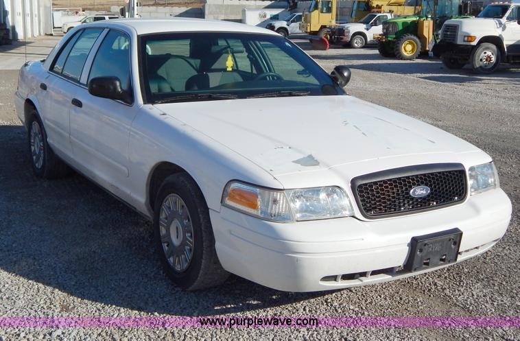 image for item I1181 2005 Ford Crown Victoria Police Interceptor