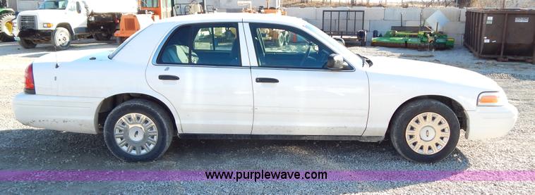 image for item I1181 2005 Ford Crown Victoria Police Interceptor
