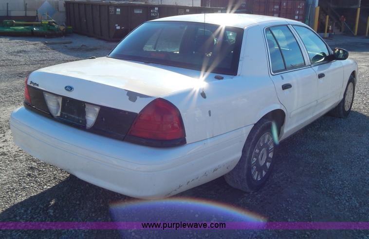 image for item I1181 2005 Ford Crown Victoria Police Interceptor