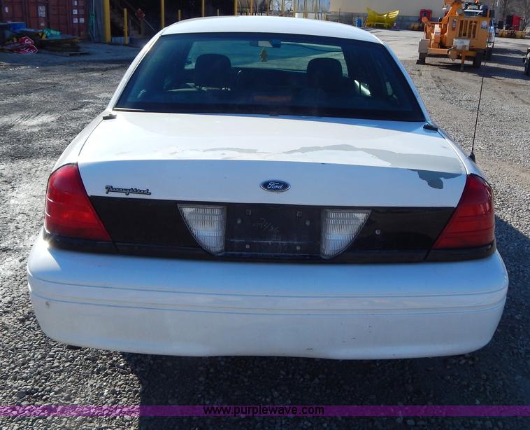 image for item I1181 2005 Ford Crown Victoria Police Interceptor