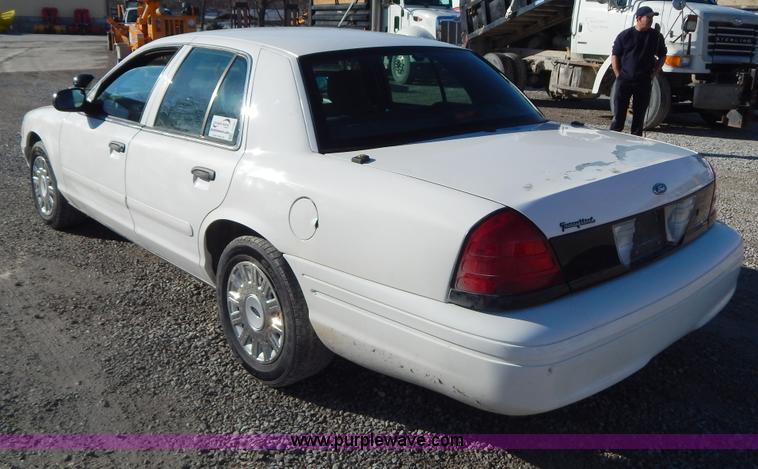 image for item I1181 2005 Ford Crown Victoria Police Interceptor
