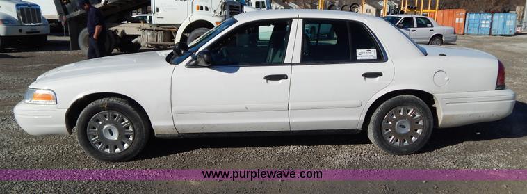 image for item I1181 2005 Ford Crown Victoria Police Interceptor