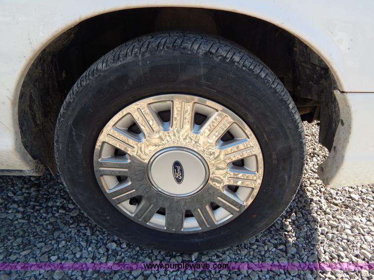 image for item I1181 2005 Ford Crown Victoria Police Interceptor