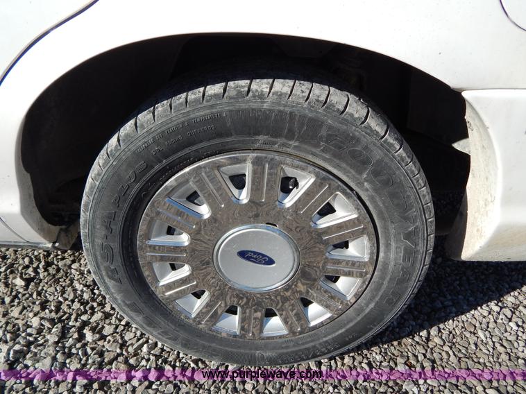 image for item I1181 2005 Ford Crown Victoria Police Interceptor