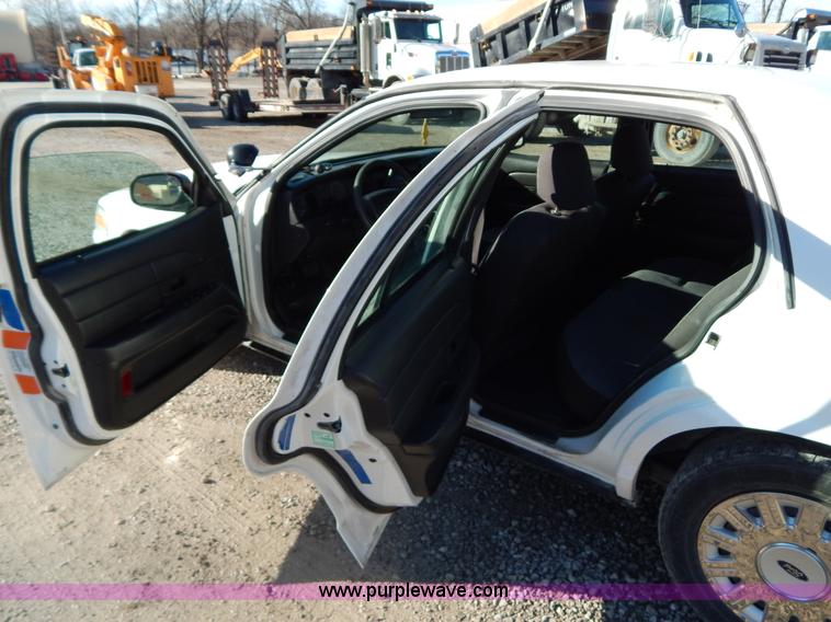 image for item I1181 2005 Ford Crown Victoria Police Interceptor