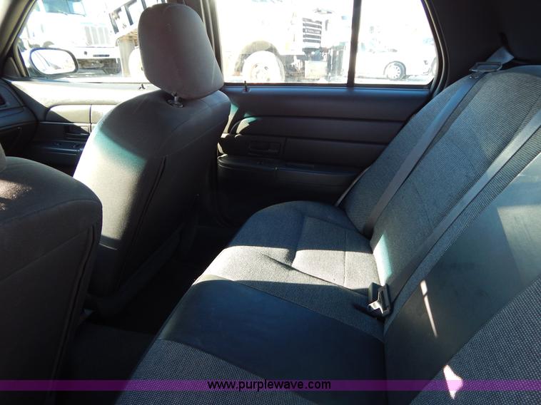 image for item I1181 2005 Ford Crown Victoria Police Interceptor